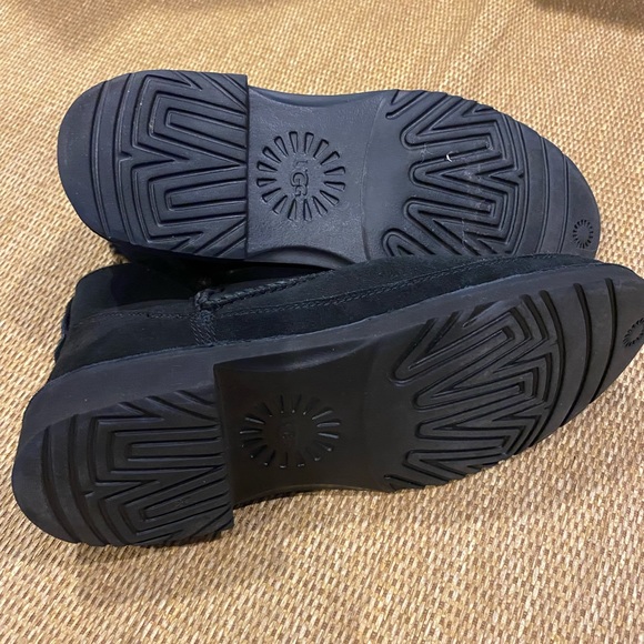 New Ugg Women’s Melrose US8 Black Boots - Picture 8 of 11